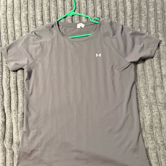 Under Armour Tops - Under Armour Charcoal Performance Tee